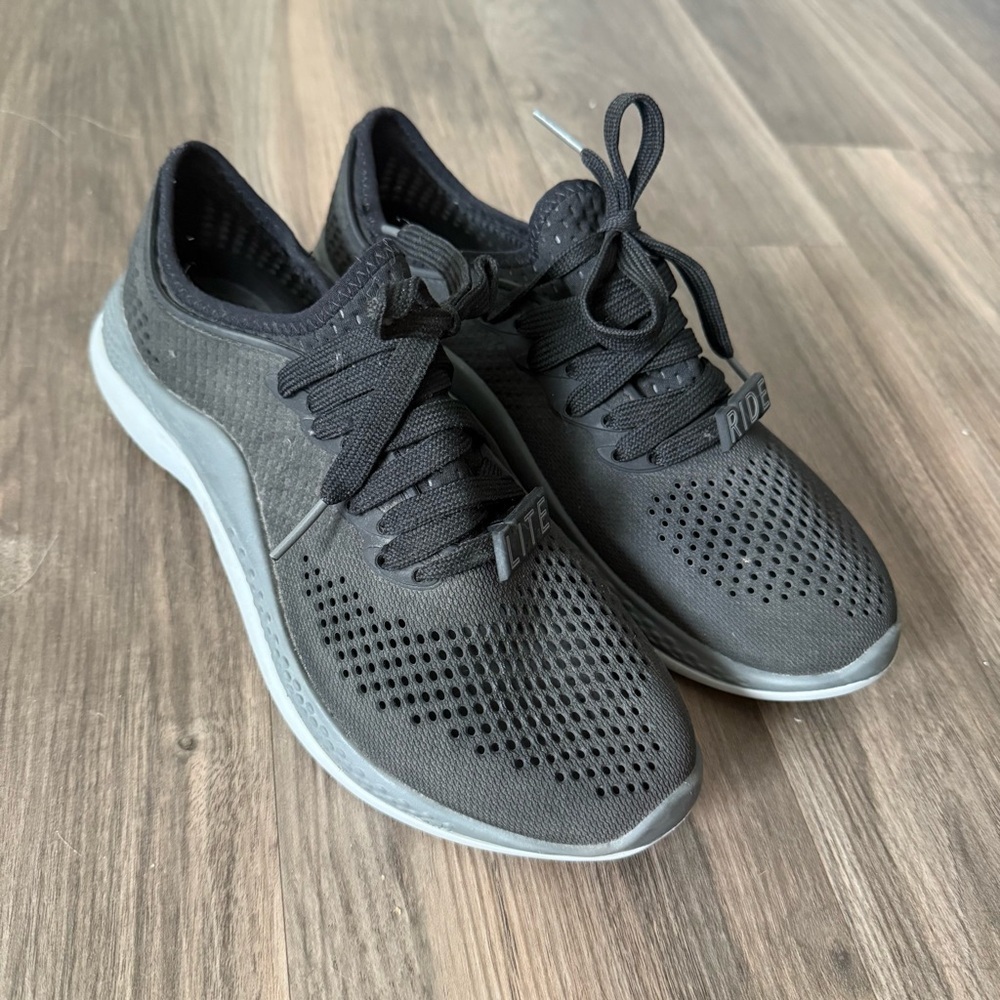 Women’s Crocs LiteRide 360 Pacer Sneakers Size 7